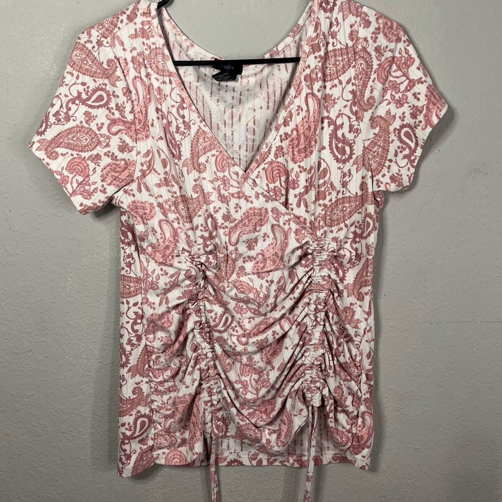 Pink top!💕 - Picture 2 of 2